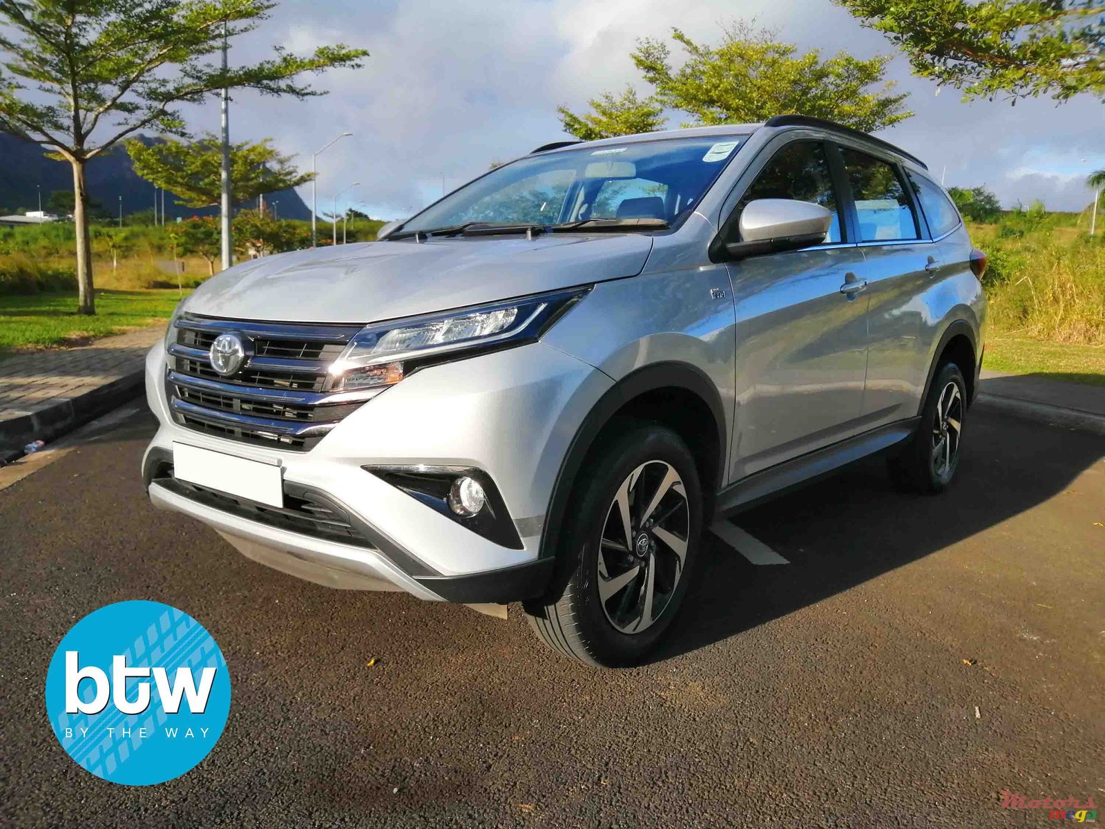 2017' Toyota photo #2