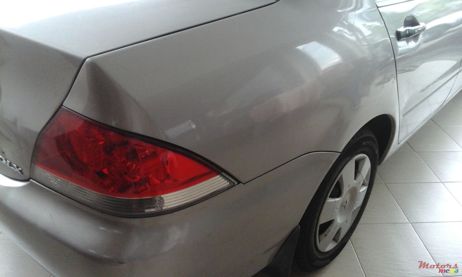 2004' Mitsubishi Lancer photo #2