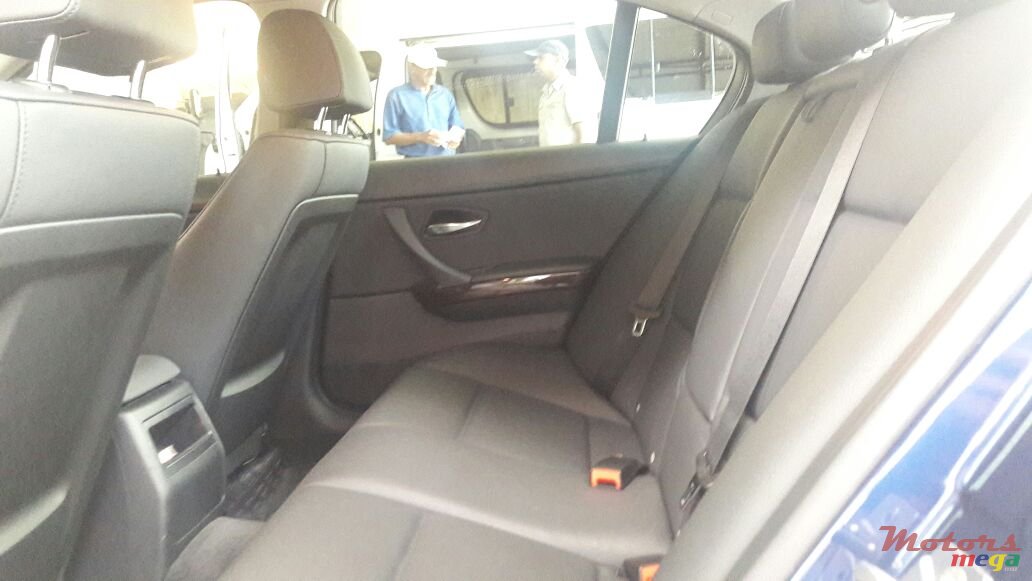 2010' BMW 320 photo #4