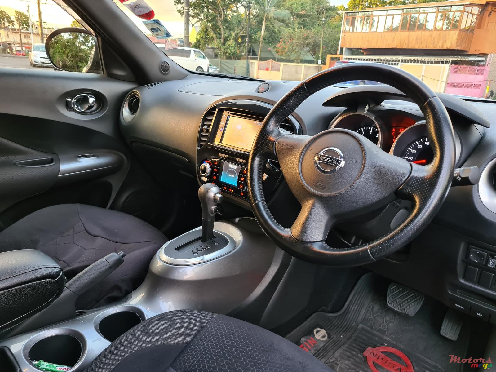 2013' Nissan Juke Automatic photo #4