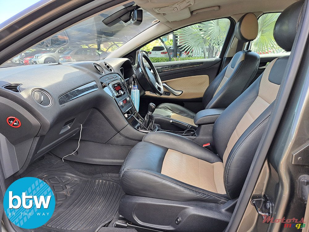 2014' Ford Mondeo photo #5