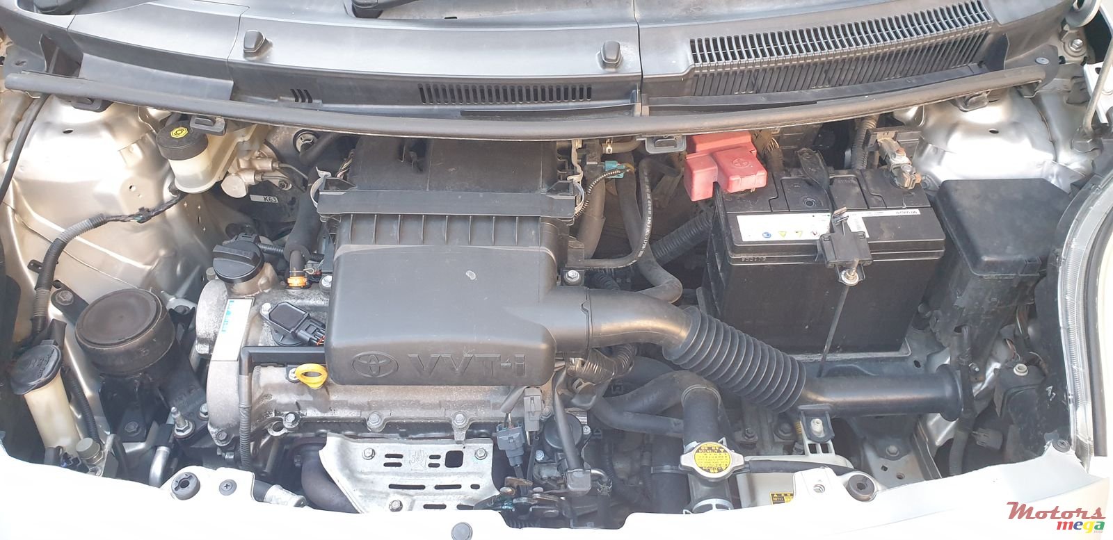 2009' Toyota Vitz photo #3