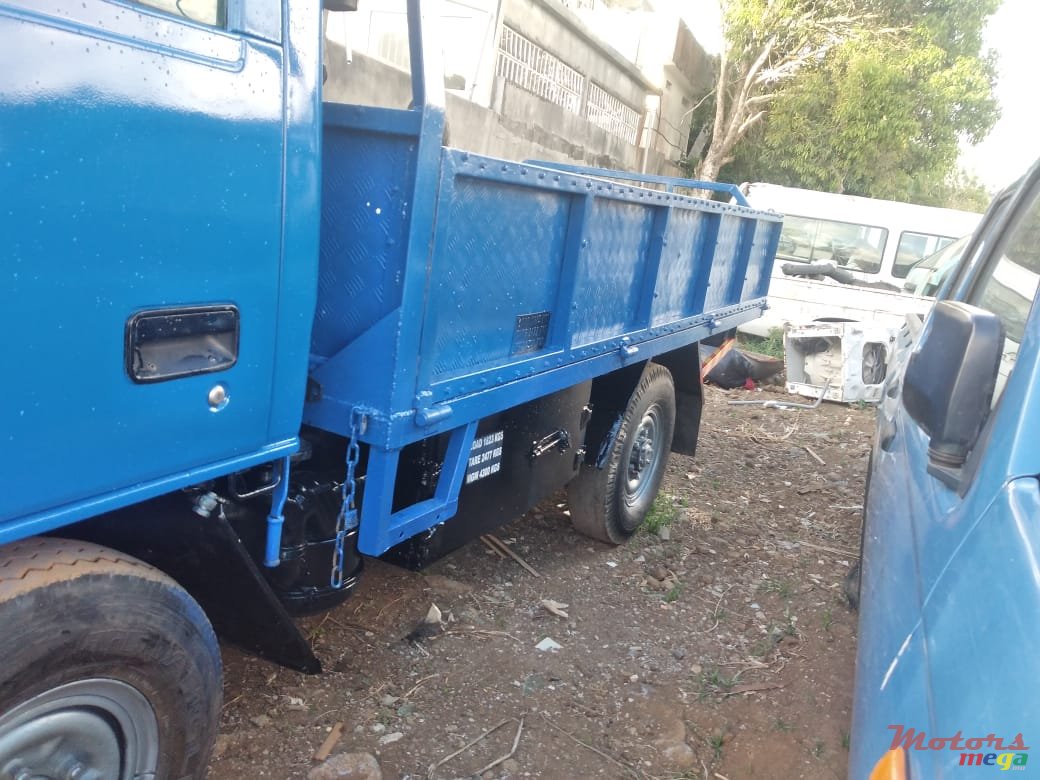 1998' Mitsubishi photo #3