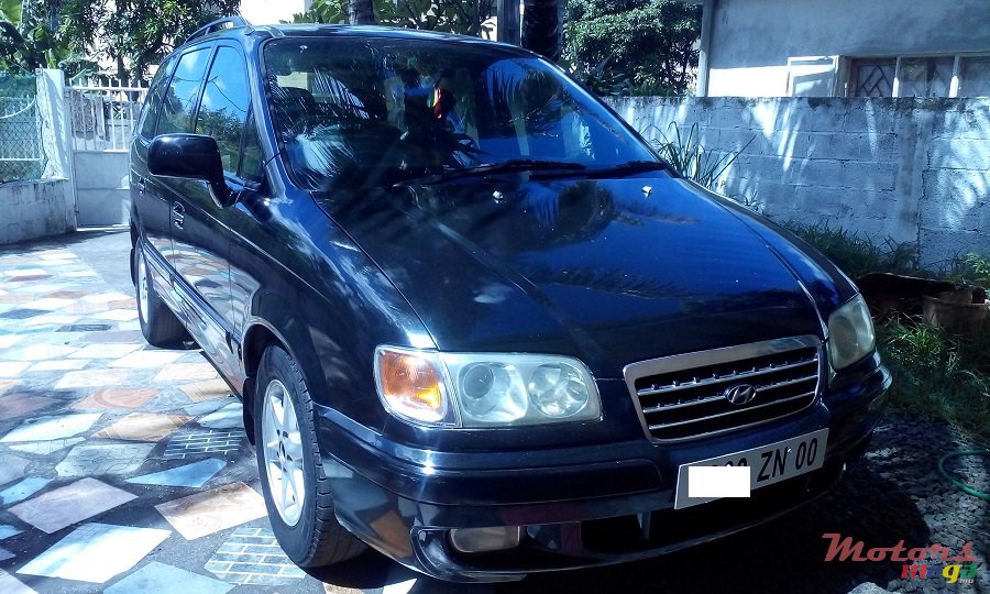 2000' Hyundai Trajet photo #1