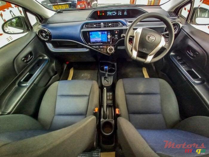 2017' Toyota Aqua photo #2