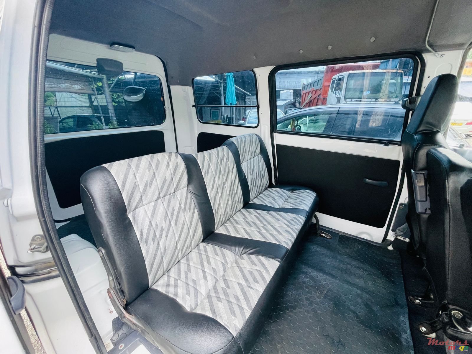 2000' Toyota Town Ace photo #4