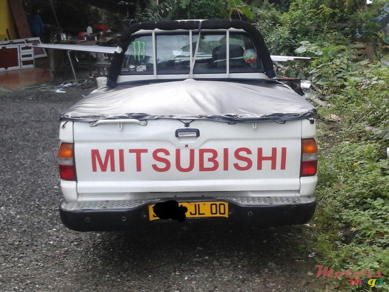 2000' Mitsubishi photo #2