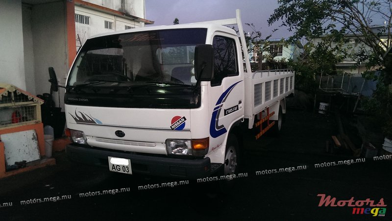 2003' Nissan Cabstar photo #1