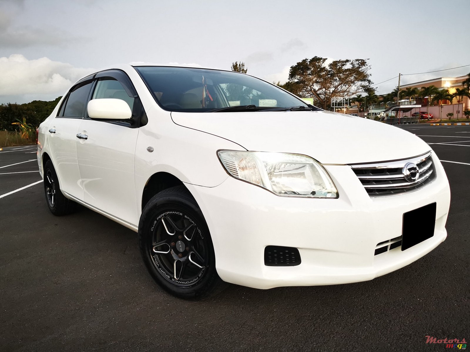 2009' Toyota Axio photo #2