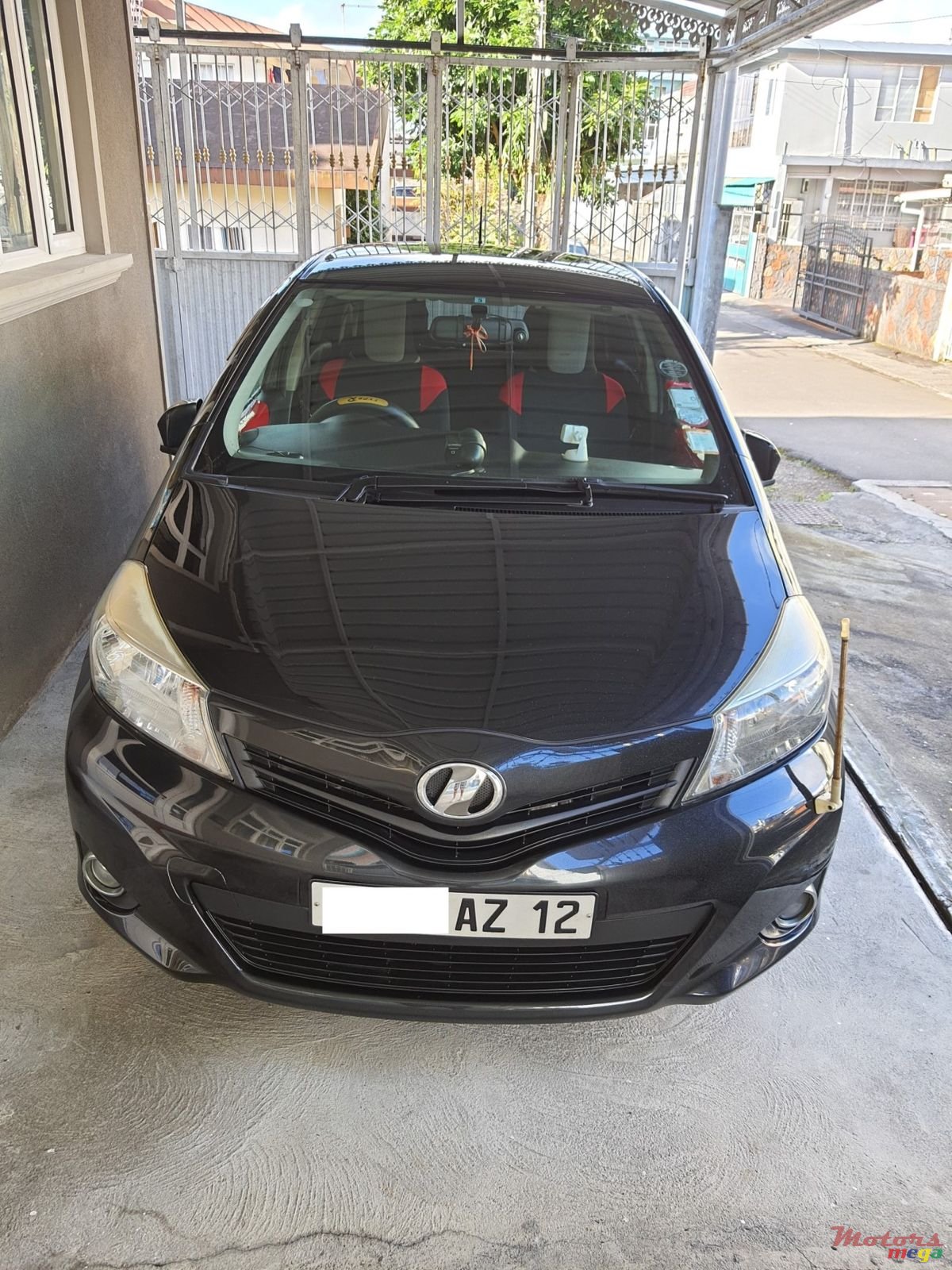 2012' Toyota Vitz photo #1