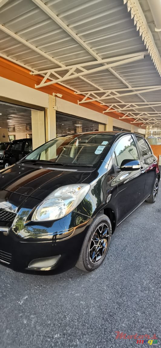 2009' Toyota Vitz photo #6