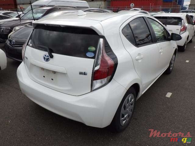 2016' Toyota Aqua photo #2