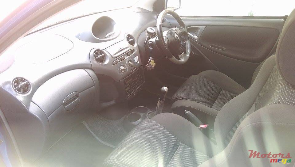 2001' Toyota Vitz RS Turbo photo #3