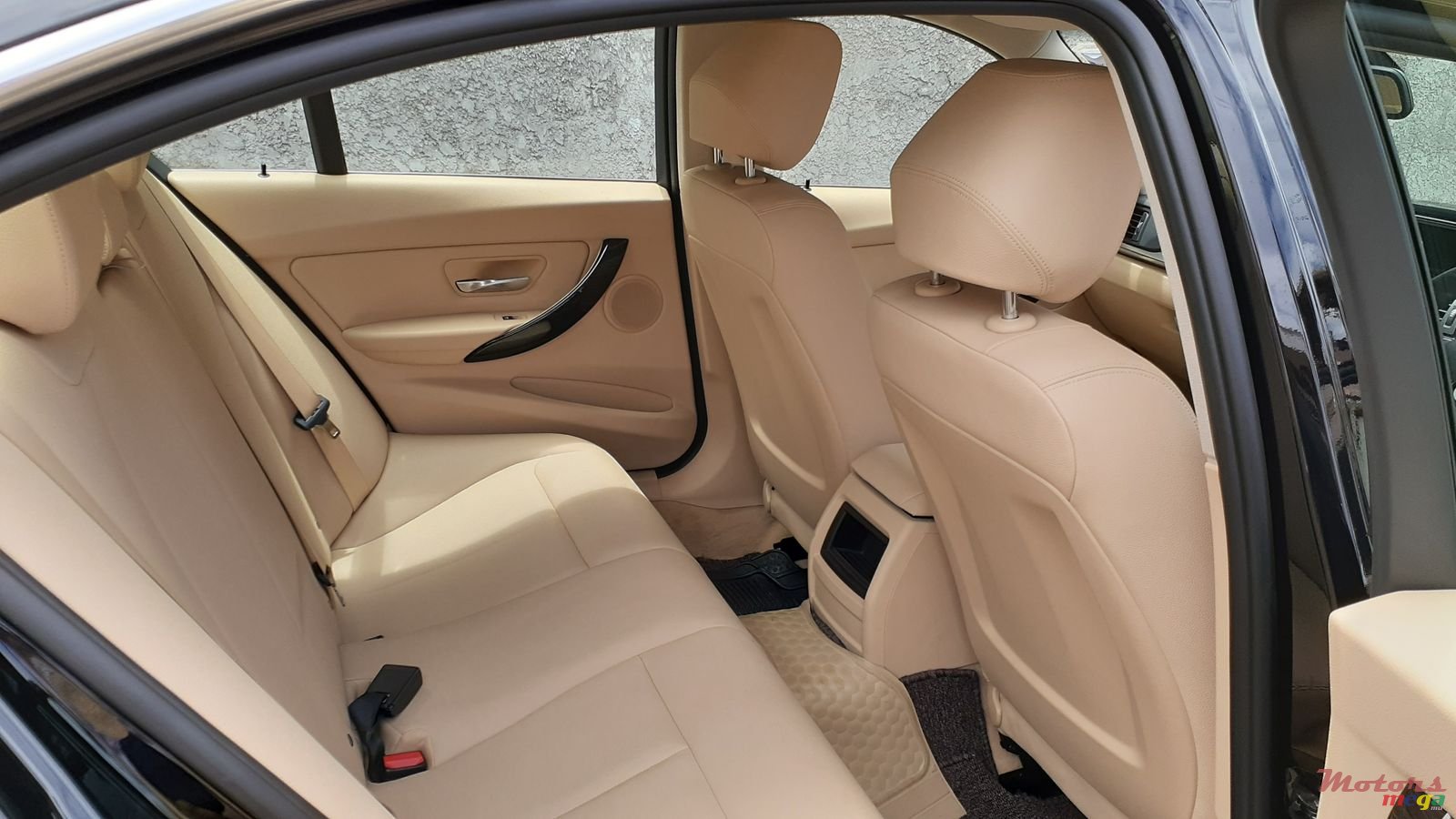 2013' BMW 316 photo #5