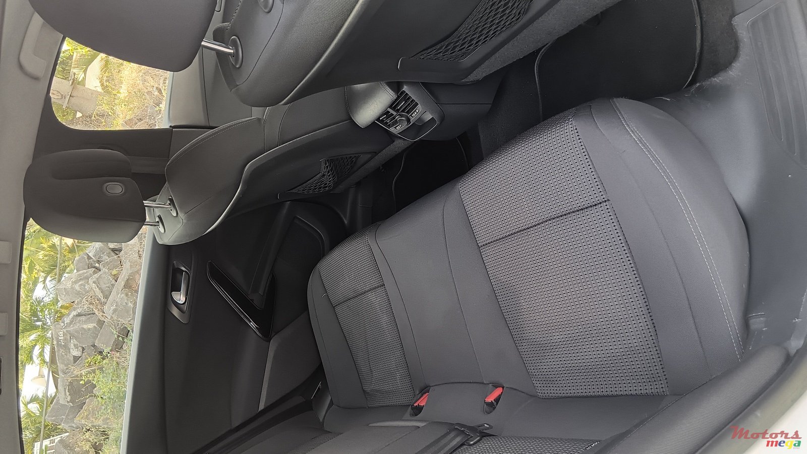 2012' Peugeot photo #2