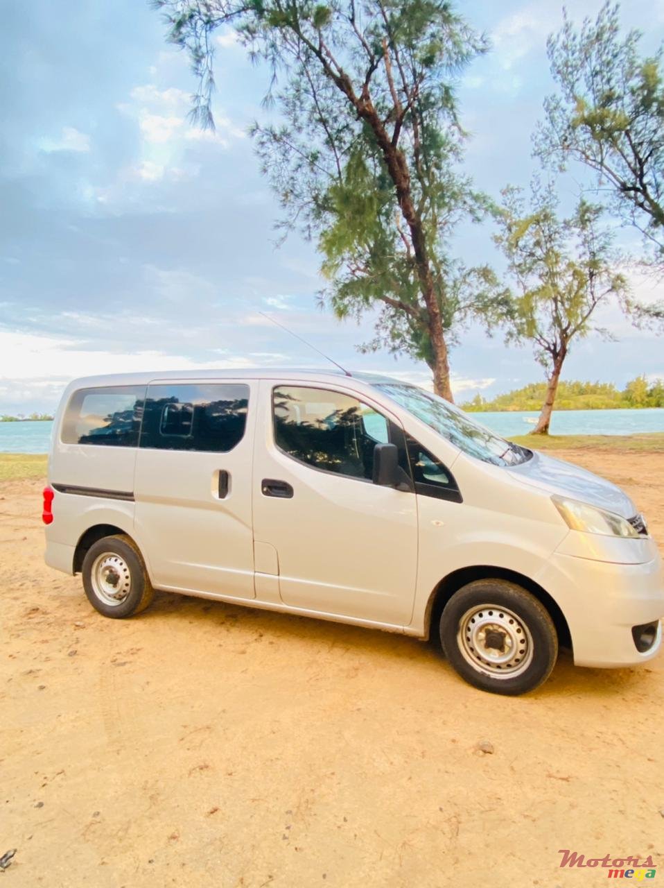 2012' Nissan NV200 photo #4