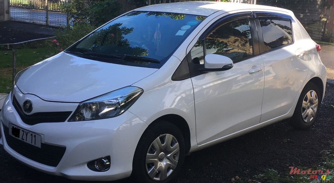 2011' Toyota Vitz photo #3