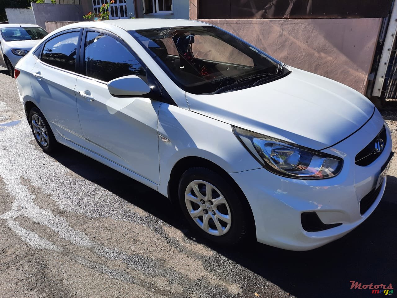 2012' Hyundai Accent photo #2