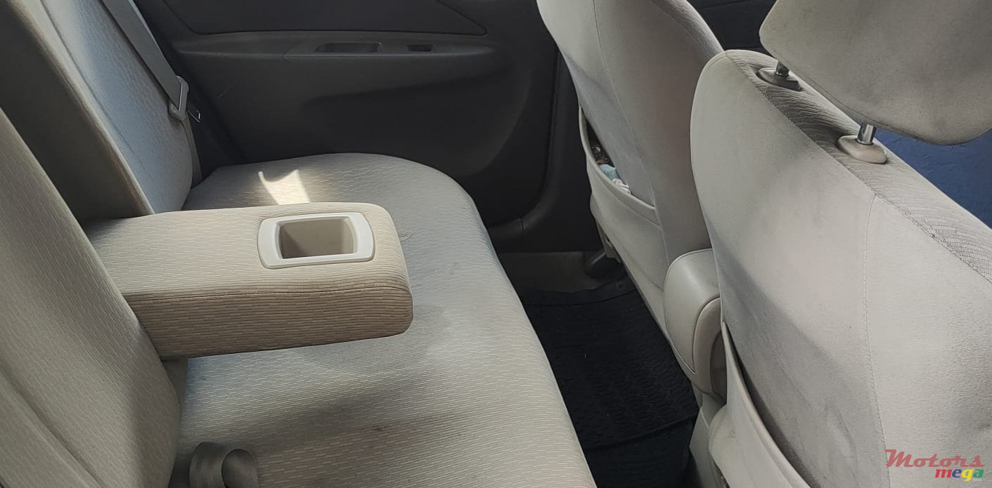 2013' Toyota Yaris photo #5