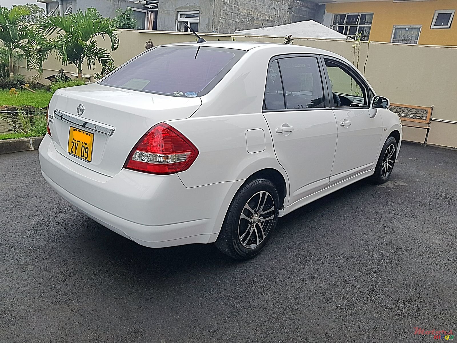 2009' Nissan Tiida Automatic petrol photo #2