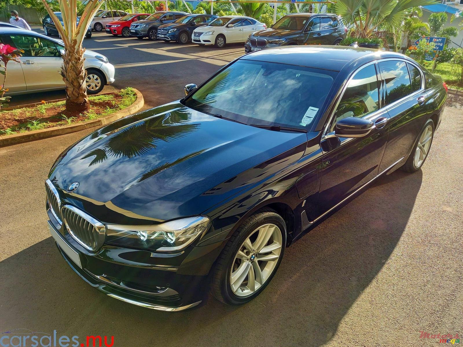 2017' BMW 740 e iPerformance photo #2