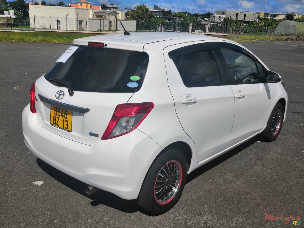 2013' Toyota Vitz 1300cc photo #2