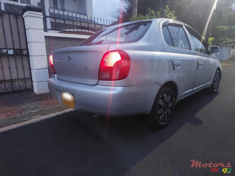 2001' Toyota Platz SCP11 photo #3