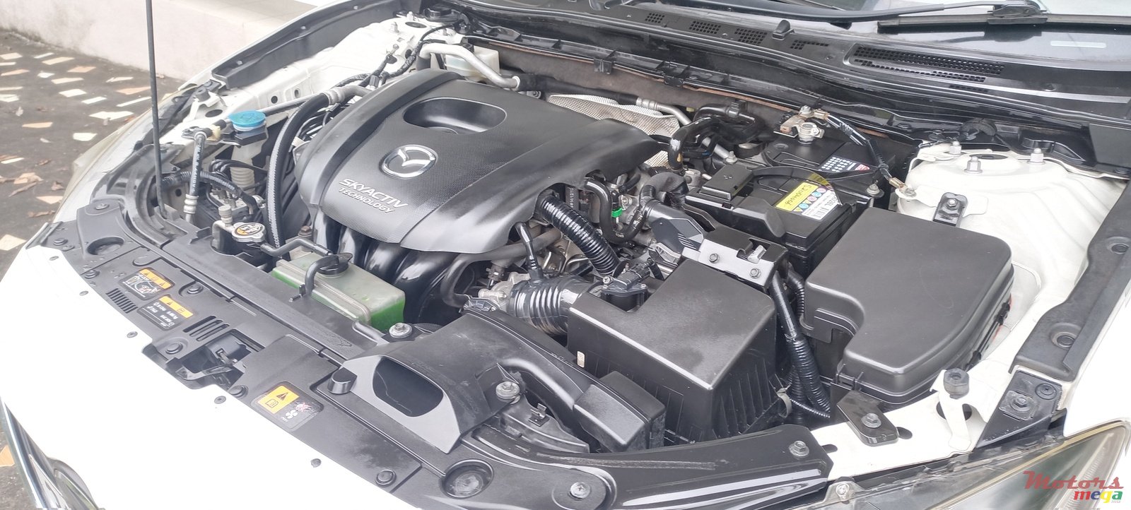 2015' Mazda Mazda3 SKYACTIV photo #4