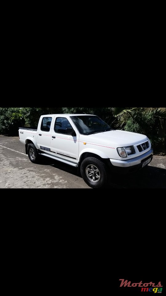 2001' Nissan Hardbody photo #1