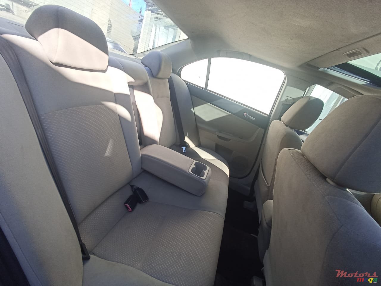 2010' Mitsubishi Lancer photo #3