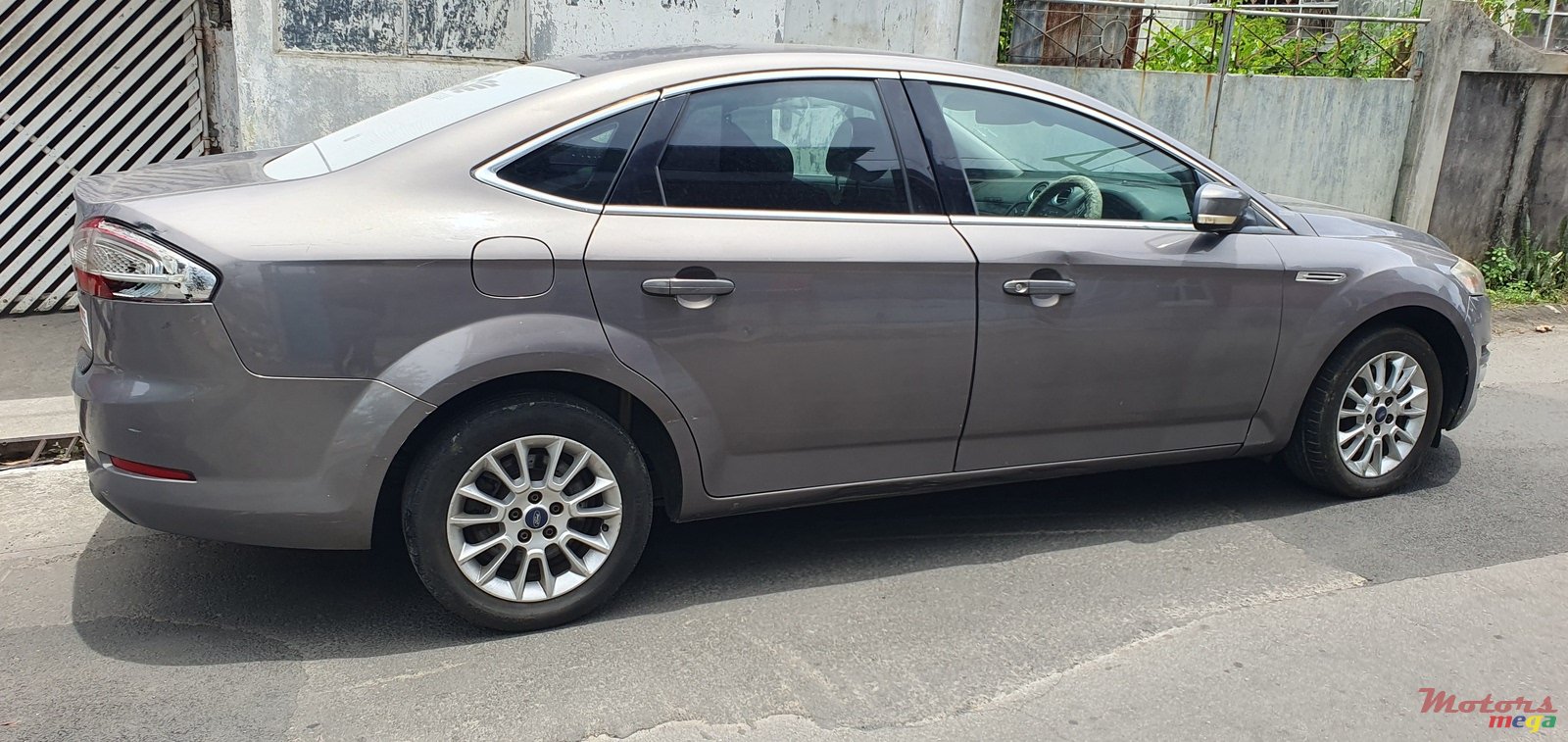 2013' Ford Mondeo photo #2