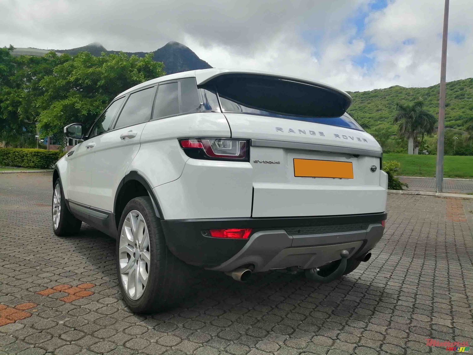 2016' Land Rover Range Rover Evoque photo #3