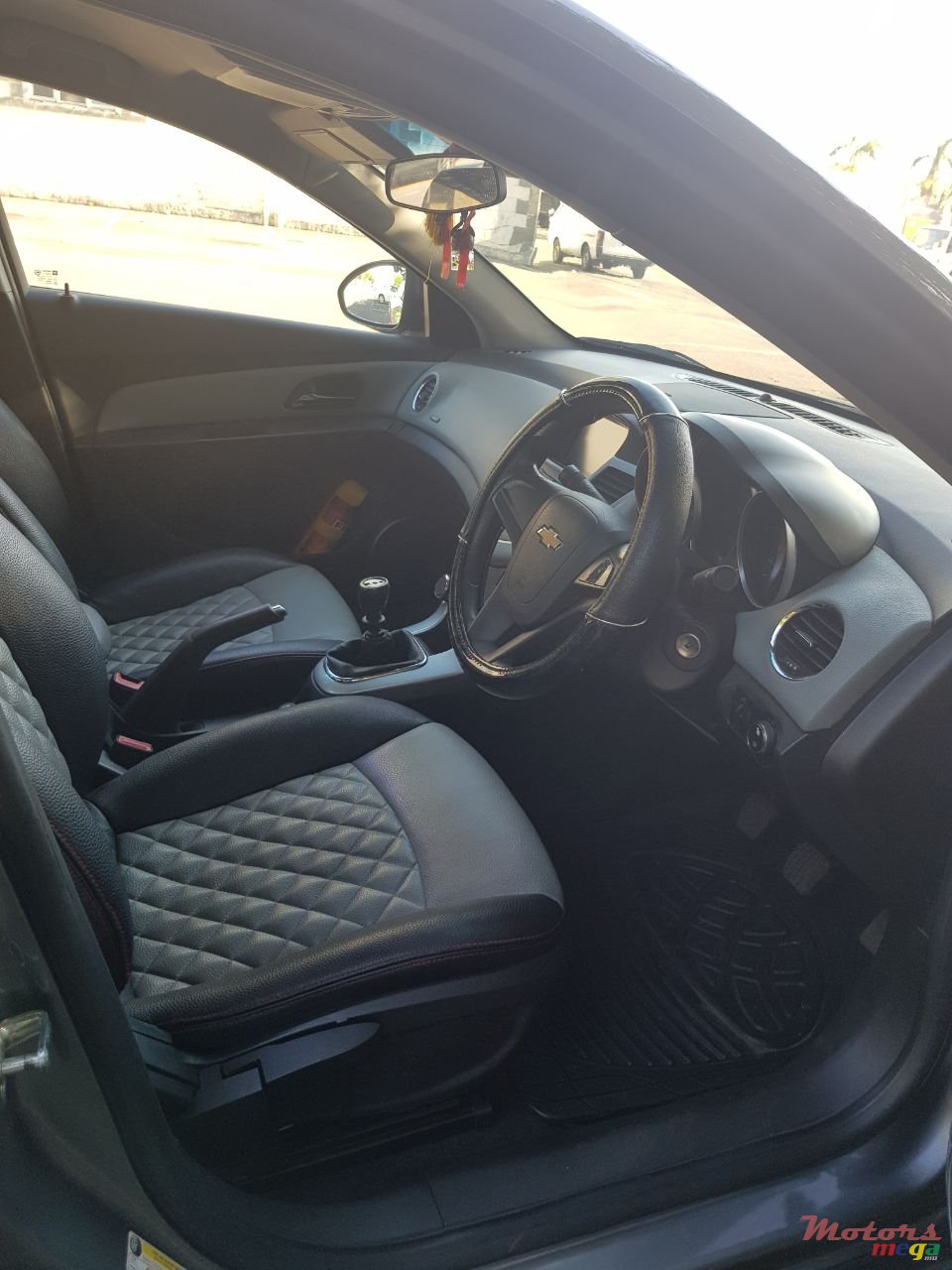 2013' Chevrolet Cruze photo #4