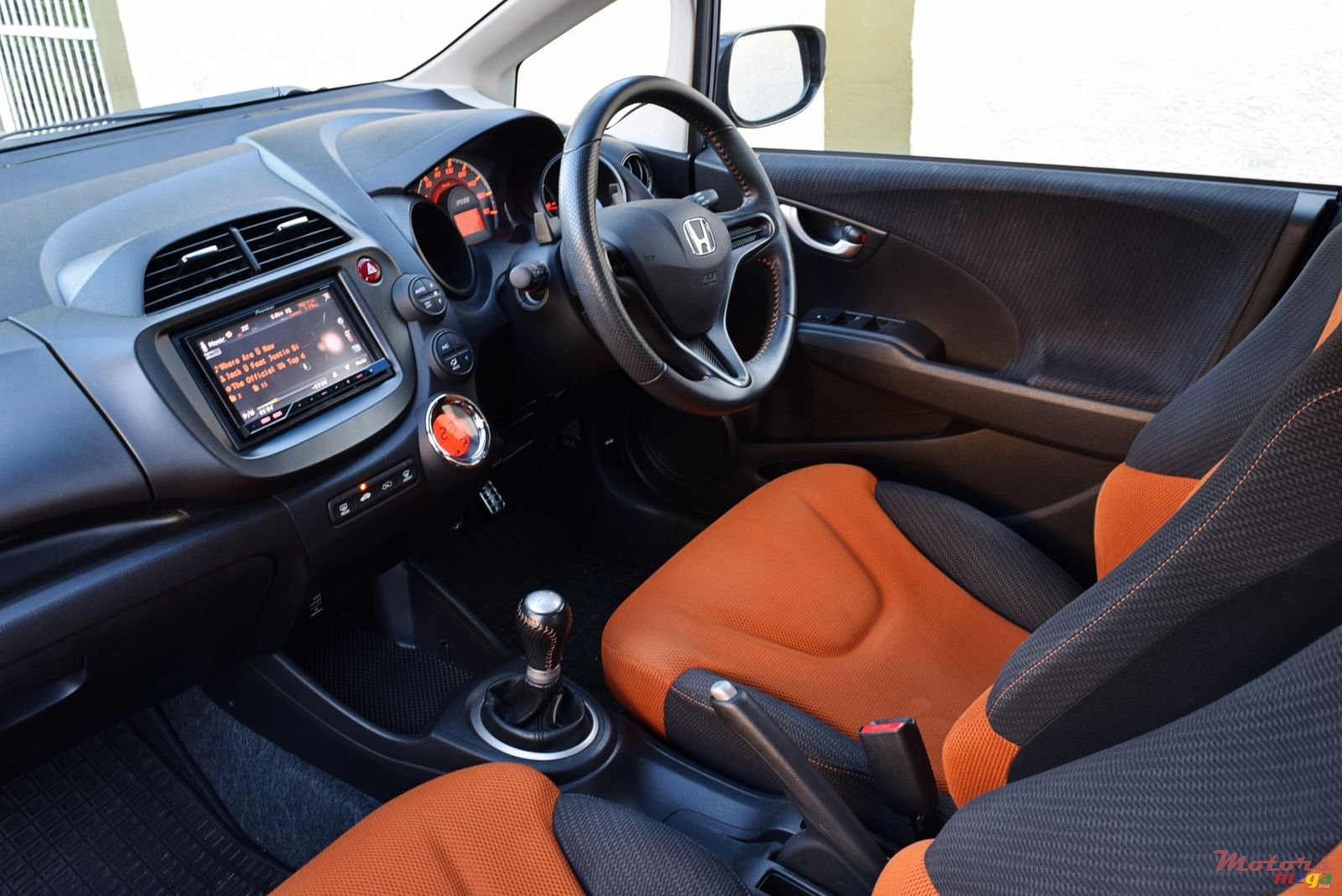 2011' Honda Fit RS version photo #2