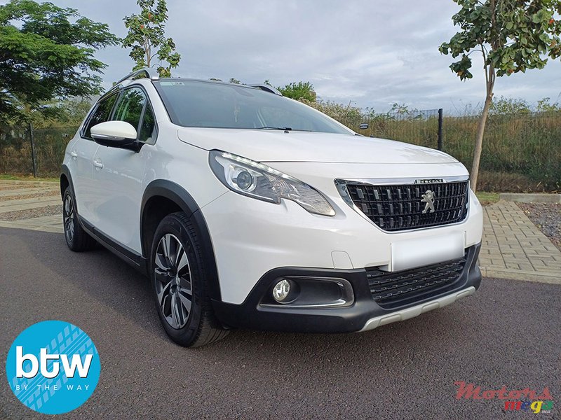 2020' Peugeot 2008 Allure photo #1