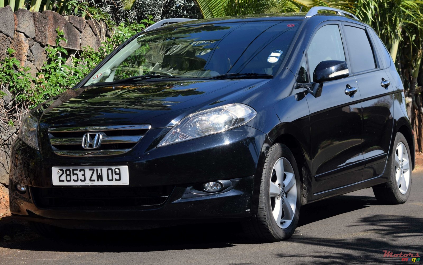 2009' Honda FR-V i-VTEC photo #1