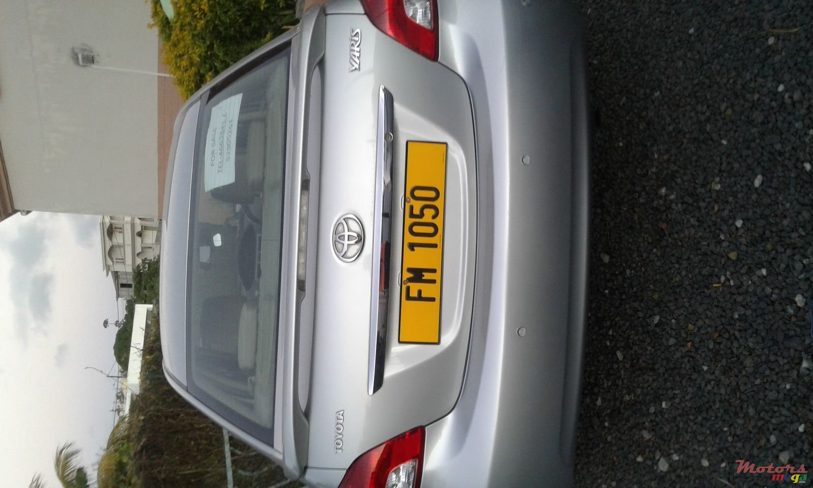 2011' Toyota Yaris photo #3