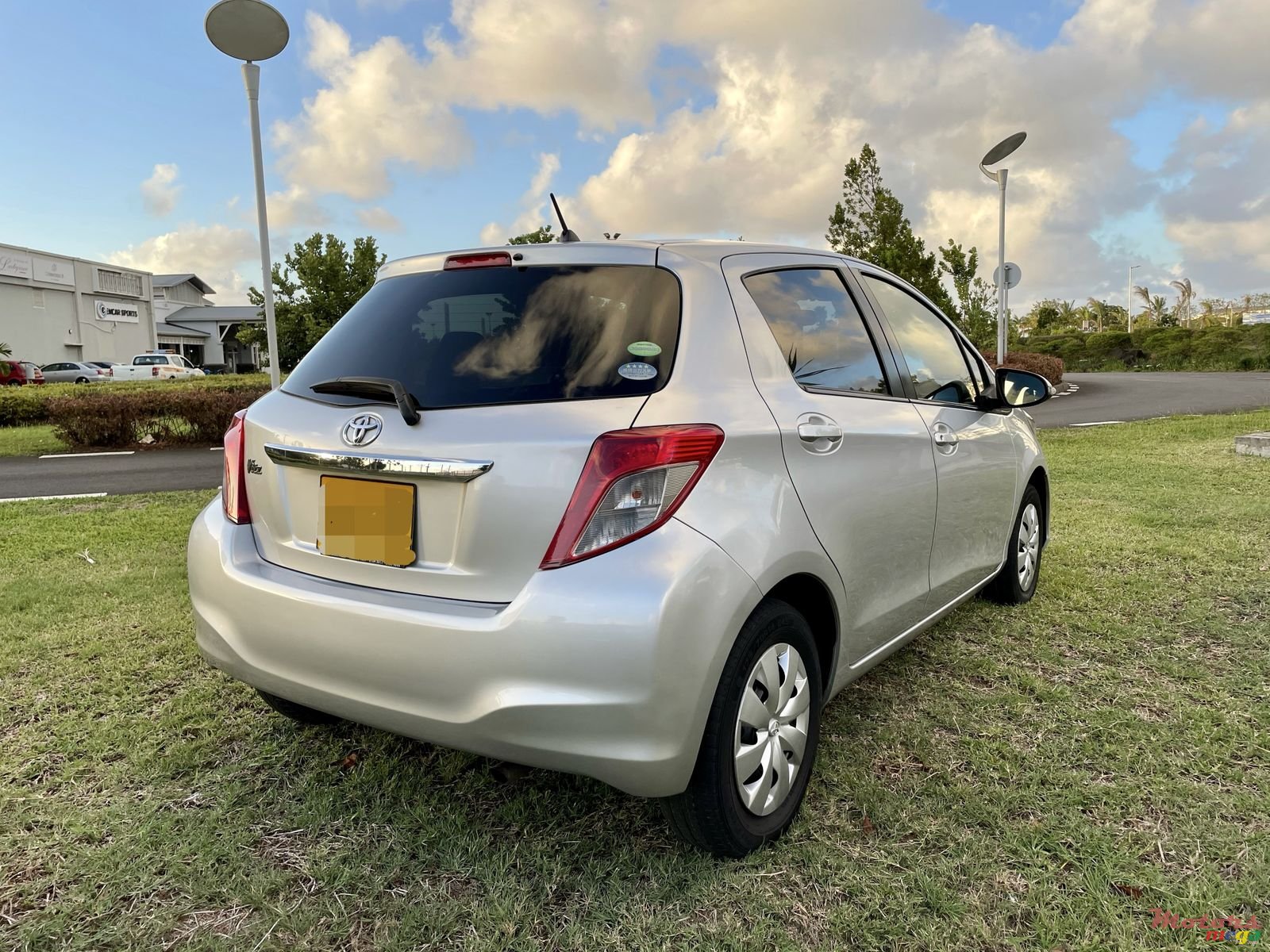 2013' Toyota Vitz photo #5