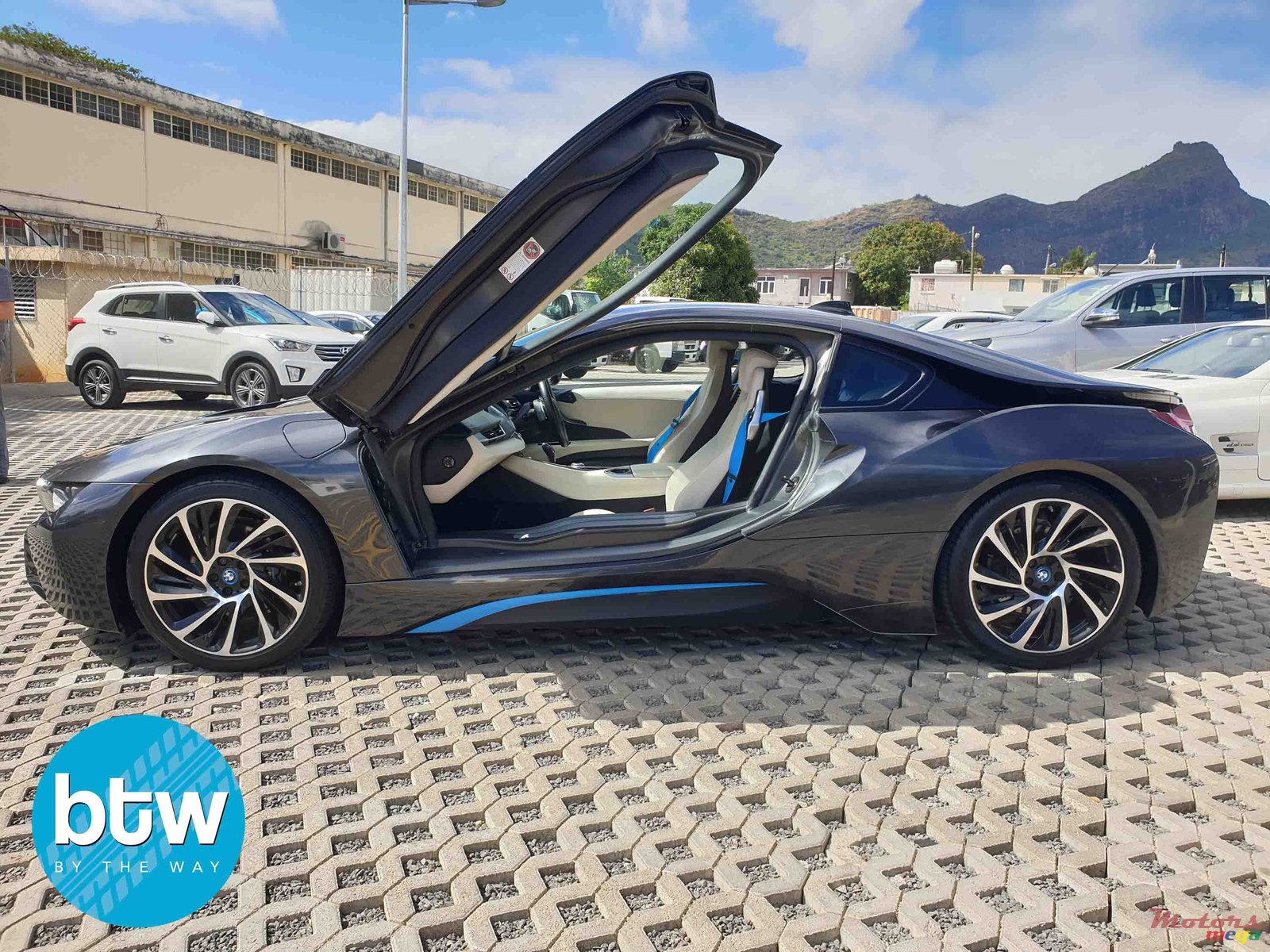 2015' BMW i8 Pure impulse package photo #4