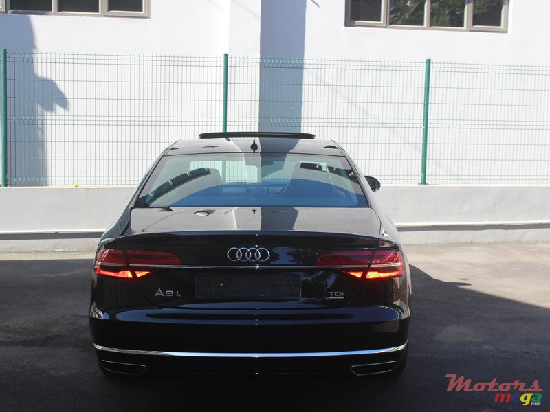 2015' Audi A8 photo #2
