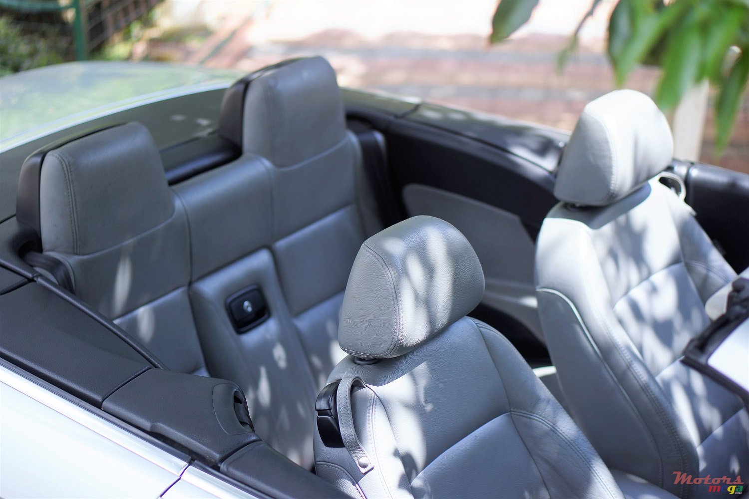 2008' Volkswagen Eos photo #5