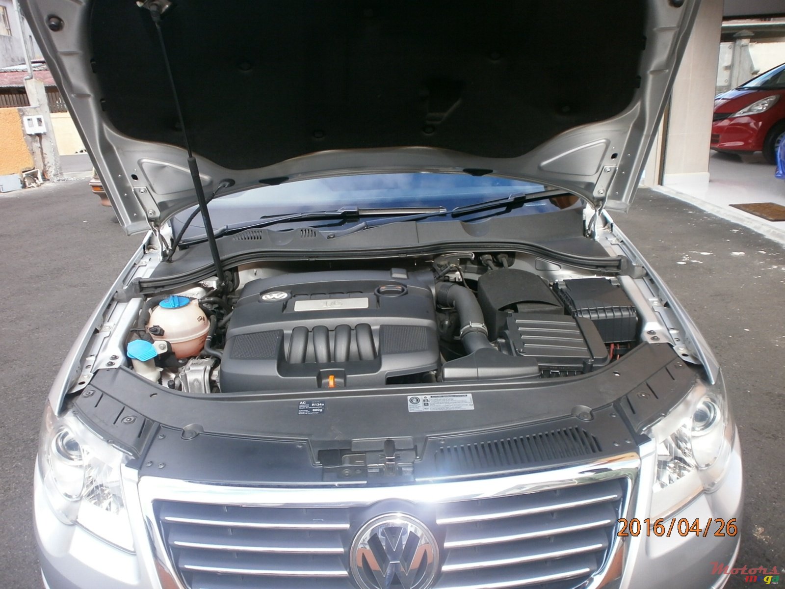 2011' Volkswagen Passat photo #5