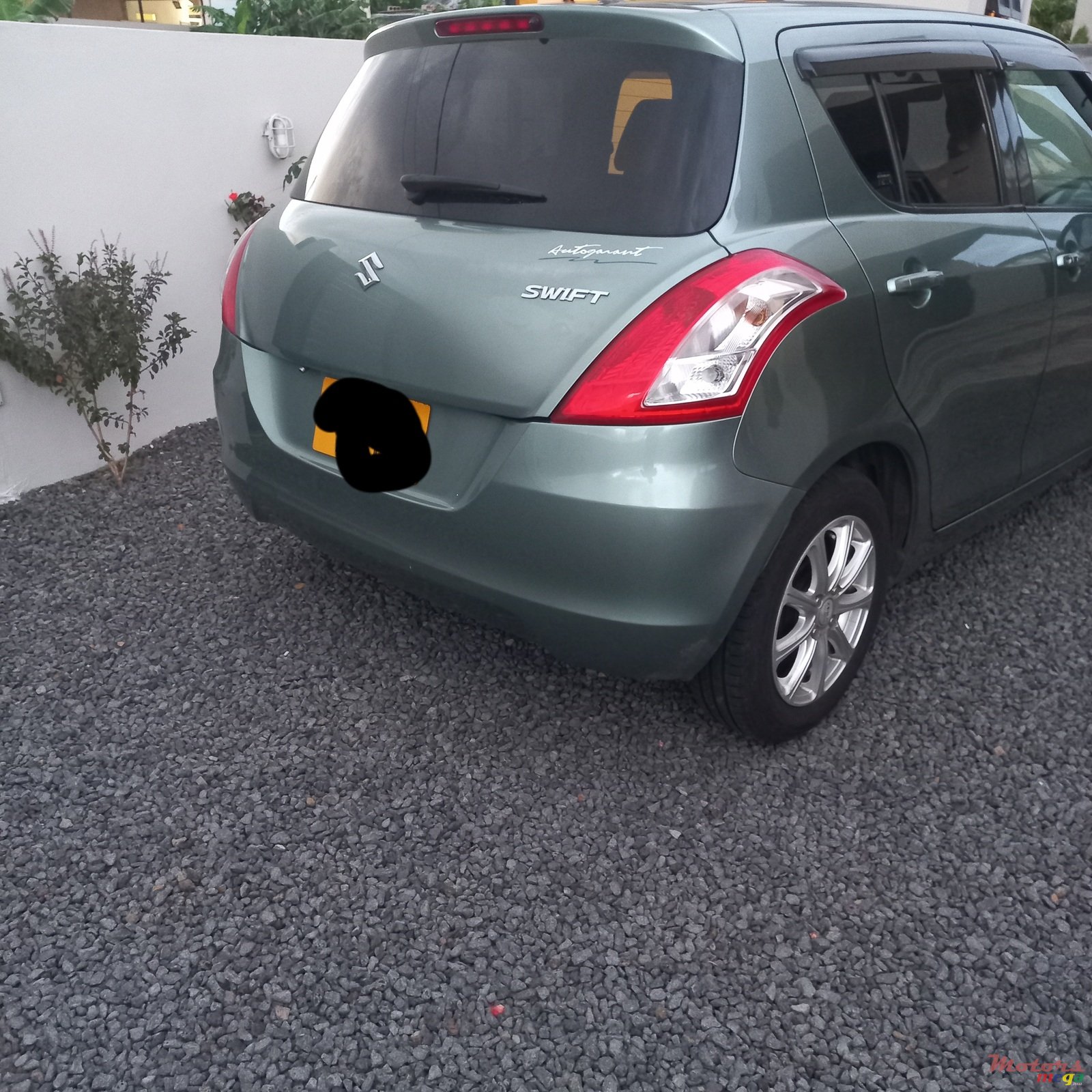 2013' Suzuki Swift photo #2