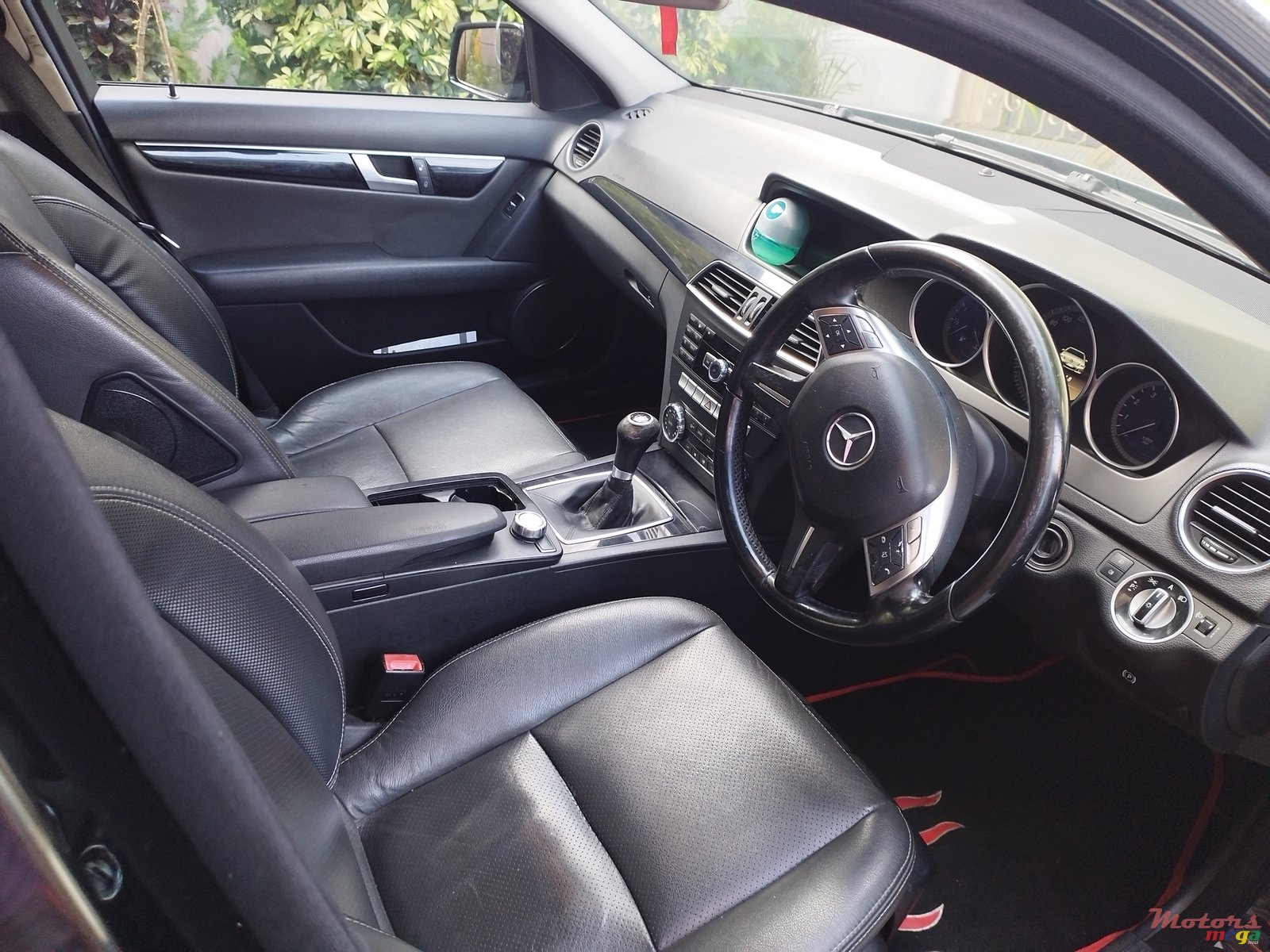 2011' Mercedes-Benz C 180 photo #4