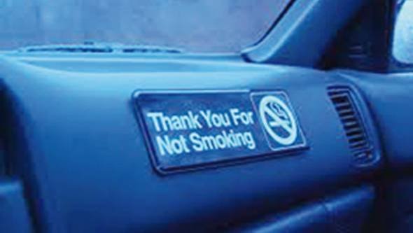 L’association des Taxis Lève la Voix : Polémique Autour de l’Autocollant Non-Fumeur