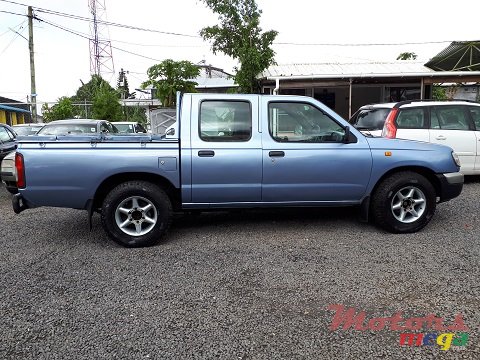 2000' Nissan Hardbody photo #4