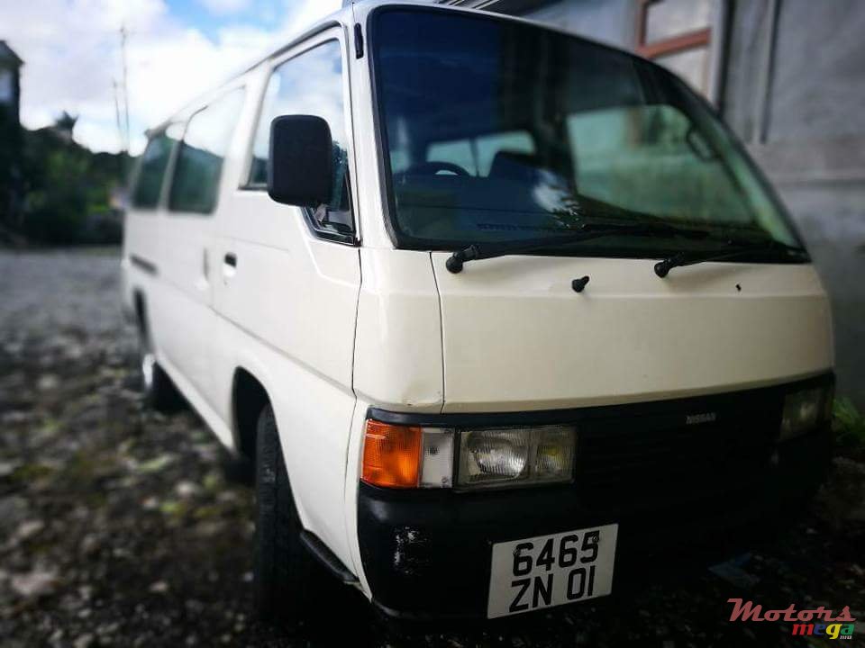 2001' Nissan Urvan Caravan photo #1