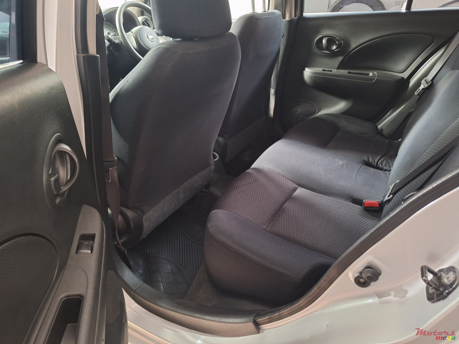 2013' Nissan March photo #7