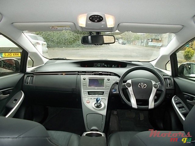 2014' Toyota Prius Plug-in Hybrid photo #6