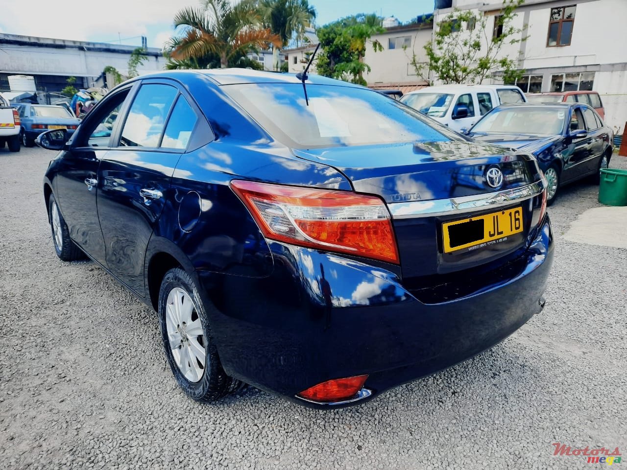 2016' Toyota Yaris photo #5